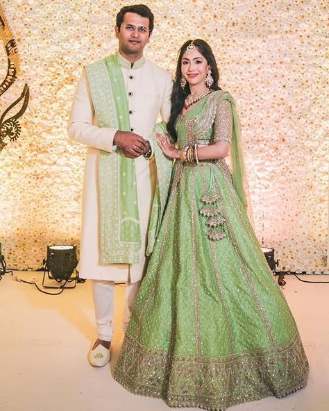 Stunning Pastel-Hued Outfits We Spotted Real Brides In! Grooms Photos, Engagement Couple Dress, Engagement Dress For Groom, Wedding Matching Outfits, Orang India, Engagement Dress For Bride, Reception Outfits, Indian Wedding Gowns, Bridal Sarees South Indian