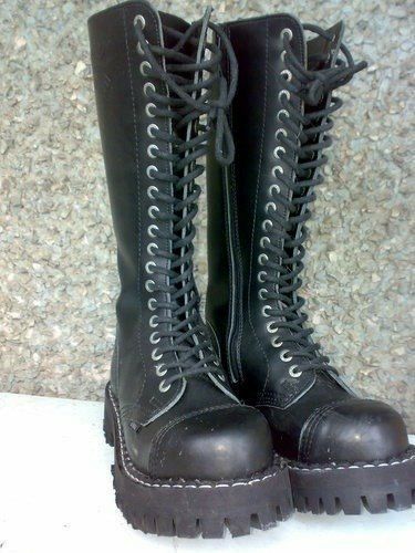 Goth Shoes, Goth Boots, Dr Shoes, Aesthetic Shoes, Swag Shoes, Goth Outfits, Alternative Outfits, Dream Shoes, Pretty Shoes