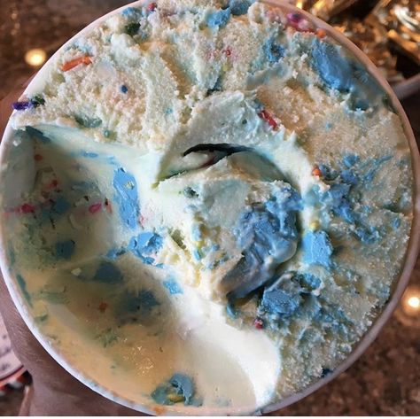 Blue Ice Cream, Ice Cream Birthday Cake, Cake Ice Cream, Yummy Ice Cream, Pretty Dessert, Blue Food, Blue Ice, Food Drinks Dessert, Fun Baking Recipes