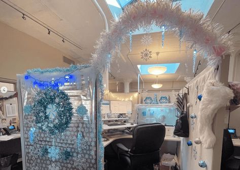 Snow Globe Office Cubicle, Gnome Office Decor, Christmas Village Cubicle Ideas, Winter Cubicle Decorations, Decorate Cubicle At Work For Christmas, Holiday Cubicle Decorations, Office Window Christmas Decorations, Christmas Cubicle Ideas, Cubical Christmas Decorations Ideas