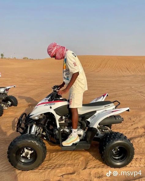 Egypt Photo Ideas, Dubai Men Outfit, Egypt Moodboard, Dubai Desert Outfit, Desert Aesthetic Fashion, Dubai Photography Ideas, Dubai Outfits Ideas, Hiphop Photography, Desert Photoshoot Ideas