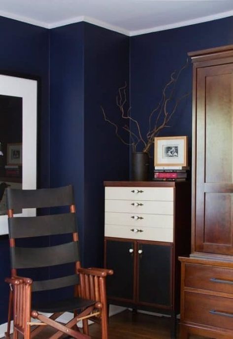 Beautiful Navy Rooms - Jenna Kate at Home Dark Blue Walls, Airy Room, Navy Walls, Interior Design Minimalist, Paint Color Inspiration, Wood Room, Dark Walls, Wall Paint Colors, Blue Rooms