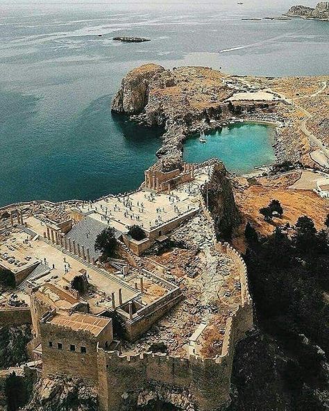 Rhodes Island Greece, Lindos Rhodes, Dodecanese Islands, Rhodes Island, Heart In Nature, Rhodes Greece, Voyage Europe, Acropolis, Archaeological Site