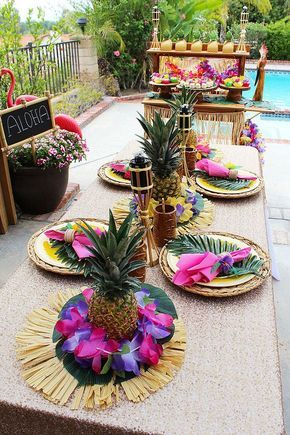 Tropical Luau Hawaiian Theme Party Decorations, Luau Centerpieces, Tropisk Fest, Hawaiian Theme Party, Tropical Decorations, Pineapple Centerpiece, Luau Decorations, Luau Party Decorations, Aloha Party