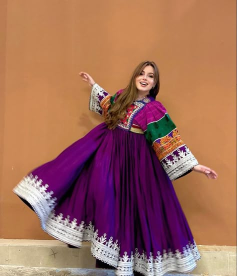 Afghani Dresses Design, Afghani Bridal Dress, Afghan Clothes Dresses, Afghani Frock Design, Sindhi Culture Dresses, Simple Afghani Dress, Pakistan Traditional Dress, Pathani Frock Designs, Pakistani Cultural Dresses