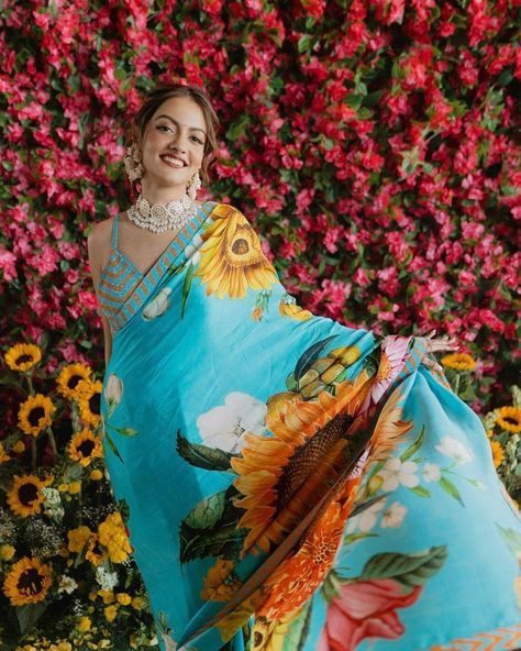 Wedding lookbook of bride @sucheetah 😍 Swipe to see how gorgeous she looks in a Sabyasachi lehenga for a Bengali wedding, and that was her sister's wedding dress. ❤ If you are thinking to re-wear your mom's wedding dress or your sister's wedding dress on your D-DAY, then definitely go for it. Mehendi: @aumbyashimaasit Haldi: @toraniofficial Engagement: @ritikamirchandani Bengali Wedding : @sabyasachiofficial (this was her sisters wedding dress ♥️) Wedding: @taruntahiliani Follow @wishnwed... Outfits For Haldi, Sister Wedding Dress, Baby Pink Saree, Haldi Jewellery, Haldi Photoshoot, Mehndi Bridal, Haldi Dress, Mehndi Outfit, Mom Wedding Dress