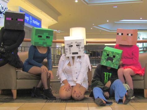 Matching Group Halloween Costumes, Group Cosplay Ideas For 4, Halloween Friend Group, Halloween Costumes 4 Friends, Group Costumes For 4, Nerdy Halloween Costumes, Minecraft Halloween Costume, Minecraft Halloween, Minecraft Outfits