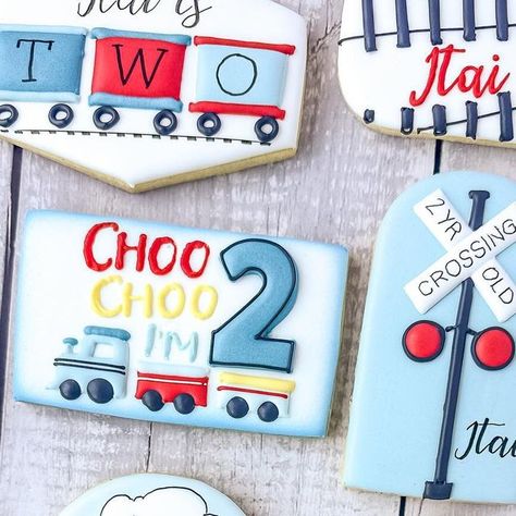 👋🍪Melita * Los Angeles Custom Decorated Cookies on Instagram: "Choo Choo Party!🚂🚂🚂 . . . . . . #mycookiespace #lacookies #labaker #lasweets #ladesserts #latreats #lapartyfavor #losangelescookies #losangelescustomcookies #customcookieslosangeles #losangelespartyfavors #partyfavorslosangeles #decoratedcookieslosangeles #sugarcookieslosangeles #fyp #foryoupage #fypシ #fypage #foryourpage❤️ #fypage✨ #lacookier #lacookielady #losangelescookier #choochoo #choochooparty #choochooimtwo #two #secondbirthday #secondbirthdayparty #traincookies" Train Cookies, Baby F, Train Birthday, Custom Cookies, Decorated Cookies, Royal Icing, Cookie Decorating, Sugar Cookies, Party Favors