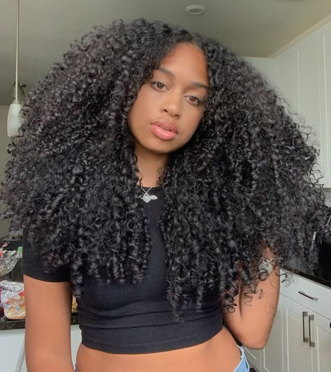 Long Curly Hair Ideas, Curly Hairdos, Curly Hair Ideas, Long Natural Curly Hair, Big Curly Hair, Pelo Afro, Curly Hair Styles Easy, Beautiful Curly Hair, Curly Hair Inspiration