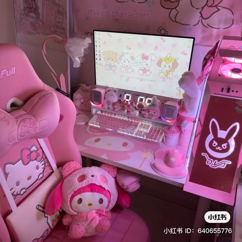 Girly Setup, Kawaii Gaming Room, Kawaii Gaming Setup, Moss Room, Rainbow Keyboard, Organizing Bedroom, Hello Kitty Games, Kawaii Room Ideas, Gamer Setup