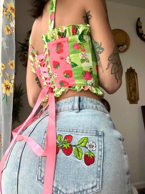 Dessert Outfit Ideas, 90s Barbie Aesthetic Outfits, Strawberrycore Outfits, Strawberry Jeans, Fruity Outfits, Aesthetic Outfits Autumn, Flowers Clothes, Casual Outfit Winter, Autumn Outfits Ideas