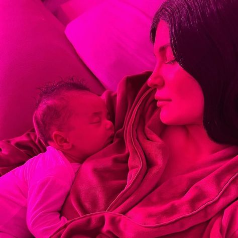 Kylie Jenner Mom, Aire Webster, Kylie Jenner Baby, Jenner Kids, Kylie Baby, Lux Fashion, Kylie Jenner Instagram, Famous Kids