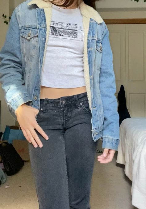 Jean Jacket Outfits Cropped, Fleece Lined Denim Jacket Outfit, Fluffy Jean Jacket Outfit, Jean Jacket Sherpa Outfit, Fleece Jean Jacket Outfit, Fuzzy Jean Jacket Outfits, Jean Jacket With Fur Outfit, Jean Jacket And Jeans Outfit, Denim Fur Jacket Outfit