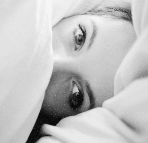 Under the sheets. Close-ups. Edward Weston, Instagram Image, The Pillow, Her Eyes, White Photo, Black And White Photography, Photo Inspiration, Photography Inspiration, Beautiful People