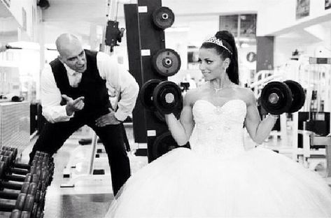 Gym wedding Couples Who Workout Together, Wedding Workout Plan, Swole Mates, Gym Photoshoot, Gym Couple, Wedding Workout, Gym Wedding, Fit Couple, Fit Couples