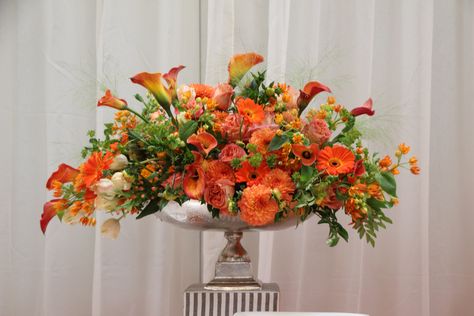 Oval Flower Arrangement, Oval Floral Arrangement, Coffee Table Arrangements, White Flower Arrangements, Low Centerpieces, Flower Arrangement Designs, Floral Arranging, Orange Color Palettes, Event Design Inspiration