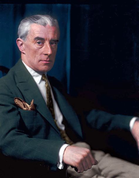 colorized by Jecinci // Ravel was a French composer, pianist and conductor. He is often associated with impressionism along with his elder contemporary Claude Debussy, although both composers rejected the term. In the 1920s and 1930s Ravel was internationally regarded as France's greatest living composer // source: facebook.com/jecinci Maurice Ravel, Claude Debussy, Classical Music Composers, Famous Composers, Classical Musicians, The Music Man, Old Portraits, Historical People, Music Images