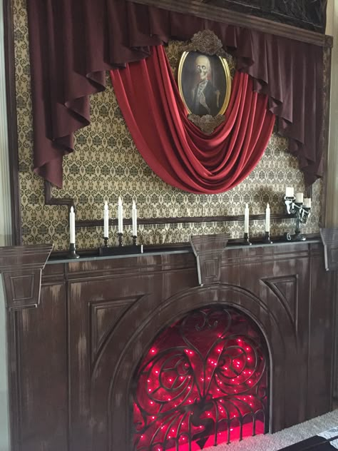 Haunted mansion - formal dining room by Magalie Sarnataro Halloween Decorations Party Scary, Décoration Table Halloween, Vampire Decor, Haunted Mansion Decor, Mansion Decor, Diy Halloween Dekoration, Scary Halloween Decorations Diy, Haunted Mansion Halloween, Dekorasi Halloween