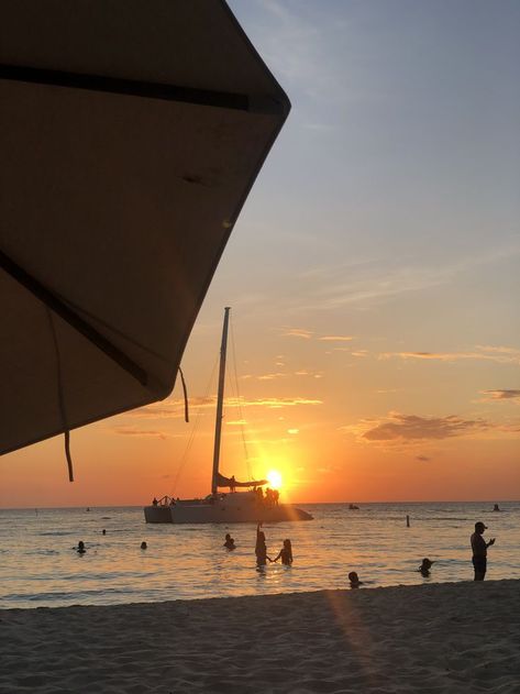 Honduras Aesthetic, Summer Sunset Pictures, Roatan Honduras, Roatan, Aesthetic Picture, Summer Sunset, Sunset Pictures, Aesthetic Summer, Survival Guide