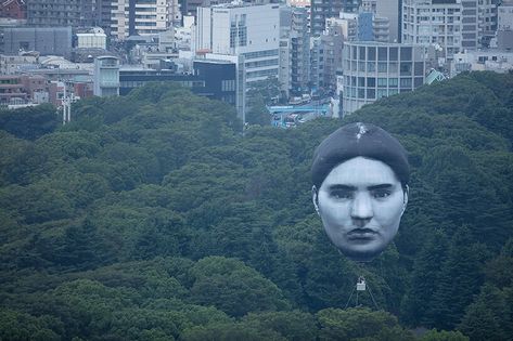 Heads Drawing, Balloon Face, Scaring People, Giant Balloon, Yoyogi Park, Floating Head, Japanese Horror, Giant Balloons, Artist Collective