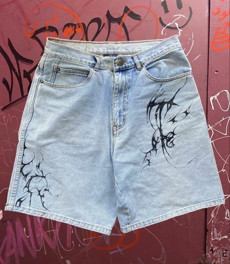 Denim Diy Clothes, Painted Shorts, Painted Clothes Diy, Bleached Jeans, Diy Clothes Design, Custom Jeans, Painted Jeans, Painted Denim, Painted Clothes