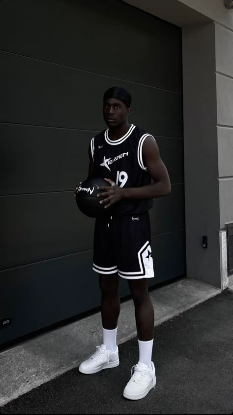 Lazy Outfits Men, Basketball Outfits Men, Basketball Drip, Varsity Outfit, Black King And Queen, Gymwear Outfits, Jordan Shorts, Aesthetic Outfits Men, Basketball Clothes