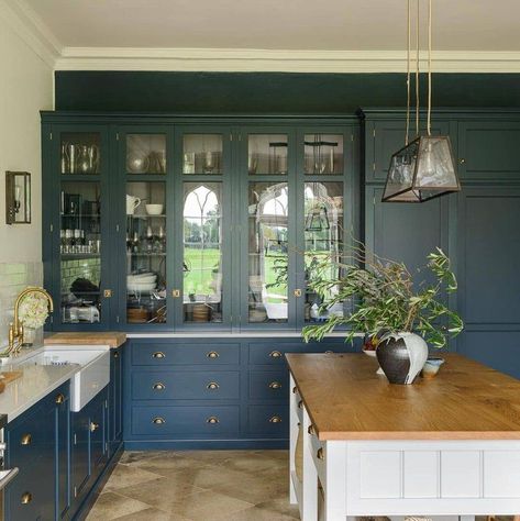 If you're looking for kitchen ideas with true character a deep navy kitchen cabinet will bring charm and depth. Perfect for light filled kitchen extensions or small kitchens. DeVOL are masters of the classic kitchen look. Kitchen Cost, Open Plan Kitchen Diner, Vintage Inspired Kitchen, Devol Kitchens, Kitchen Prices, Kitchen Dimensions, Elegant Kitchens, Kitchen Plans, Blue Kitchens