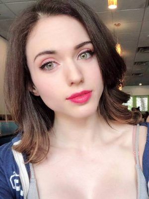 Kaitlyn Siragusa is a model and media person. Her height is 163 cm, weight 48 kg. Kaitlyn Siragusa, Date Hair, Farrah Fawcett, Dove Cameron, Brown Hair Colors, Height And Weight, Body Size, Statistics, Body Measurements