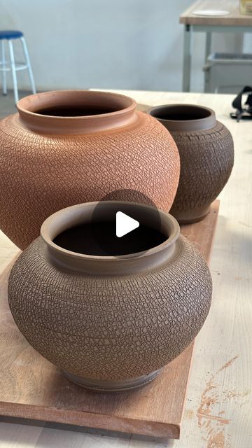 Pottery Surface Decoration, Sodium Silicate Pottery, Coiling Technique Ceramics, Clay Texture Techniques, Popular Ceramics, Coiling Method Ceramics, Sodium Silicate Pottery Texture, Throwing Inspiration, Pinch Pots With Texture