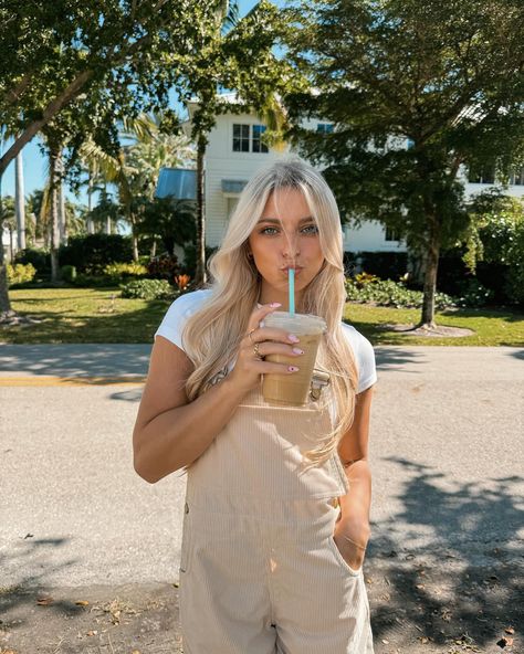 happier with an iced coffee in hand 🧋💐 Coffee Pictures Ideas, Holding Coffee Pose, Drinking Coffee Pose, Vineyard Photos, Gabi Fuller, Coffee In Hand, Taylor James, Oxford Circus, Coffee Business