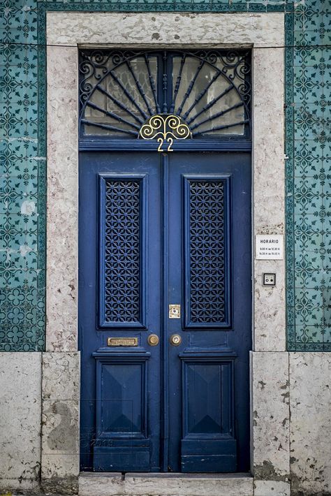 Doors_Portugal Blue Door Aesthetic, Royal Blue Door, Royal Blue Front Door, Blue House Aesthetic, Dark Blue Door, Navy Door, Mediterranean Doors, Parisian Doors, Door Architecture