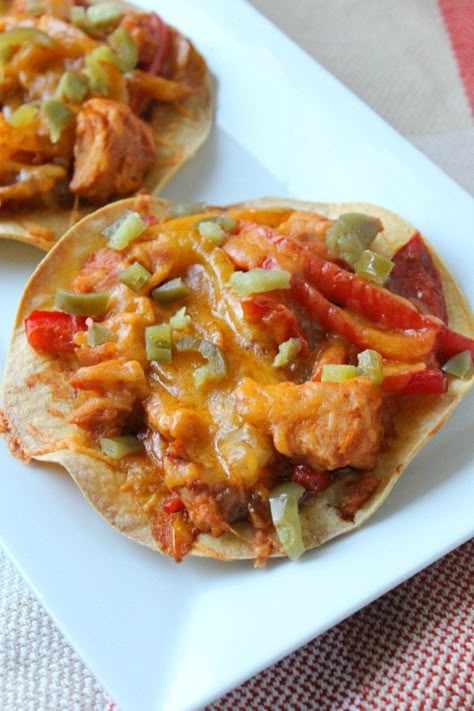 Weight Watchers Meals Dinner, Weight Watchers Lunches, Tostada Recipes, Chicken Tostadas, Weight Watchers Recipes Desserts, Weight Watchers Chicken, Weight Watchers Recipes, Weight Watcher Dinners, Weight Watchers Chicken Recipes