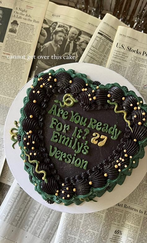 26 Years Birthday Cake, Reputation Cake Ideas, Taylor Swift Cakes Reputation, Taylor Themed Cake, Taylor Swift Inspired Cake Reputation, Birthday Cake Ideas Taylor Swift, In My Birthday Era Cake, Reputation Birthday Party Ideas, Reputation Birthday Cake