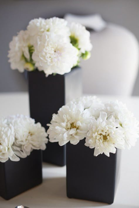 Black & White Bridal Shower Ideas on Love the Day White Party Ideas, Black Vases, Black White Party, Black White Parties, Shower Black, Black And White Party, White Bridal Shower, Black Bridal, Black And White Theme