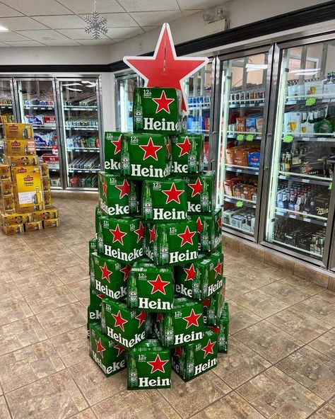 Christmas Grocery Store Displays, Liquor Store Christmas Decorations, Homeware Display, Beer Display, Snack Display, Supermarket Display, Beer Merchandise, Beer Case, Shopper Marketing