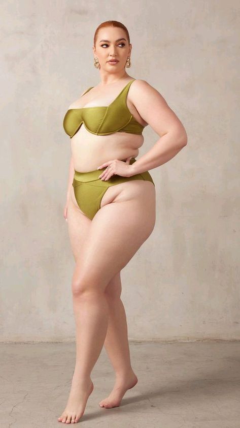 Dynamic Poses Plus Size, Pose Reference Photo Plus Size, Curvy Woman Reference Pose, Plus Size Woman Art Reference, Female Art Reference Poses Plus Size, Plus Size Reference Poses, Curvy Reference, Curvy Body Reference, Cozy Home Decor Ideas