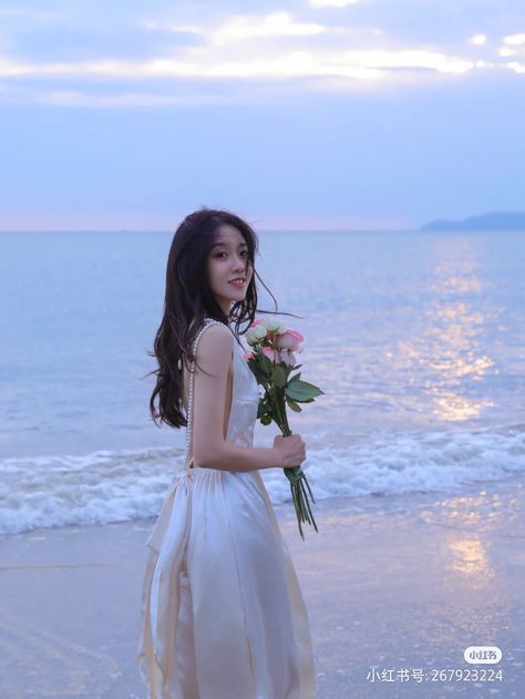 Debut Photoshoot Theme Ideas, Debut Photoshoot Theme, Beach Debut Photoshoot, Beach Photoshoot With Flowers, Photoshoot Theme Ideas, Pre Debut Photoshoot, Photoshoot Theme, Debut Photoshoot, Prom Photoshoot