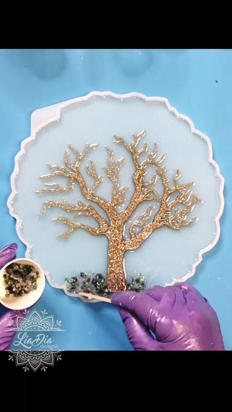 Resin Crafts Trays, How To Make Index Page, Resin Art Diy Craft Ideas, How To Use Epoxy Resin Tutorials, Art Resin Projects, How To Write On Resin, Resin New Idea, Cute Resin Charms, New Resin Ideas