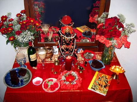 Kali Ma Altar, Kali Altar, Hindu Altar, Folk Catholicism, Altar Items, Ma Kali, Shrines Art, Black Madonna, Catholic Altar