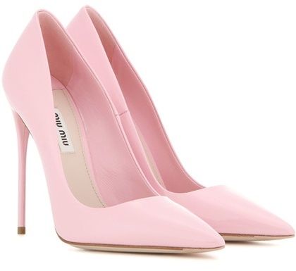 Miu Miu Patent Leather Pumps Hak Tinggi, Dr Shoes, Pink High Heels, Fancy Shoes, Patent Shoes, Aesthetic Shoes, Cropped Tops, Pink Heels, Carrie Bradshaw