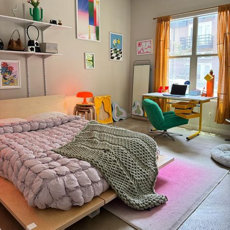 Bauhaus Bedroom, Funky Bedroom, Funky Room, Colorful Bedroom, Dream Apartment Decor, Room Deco, Redecorate Bedroom, Apartment Decor Inspiration, Dream House Interior