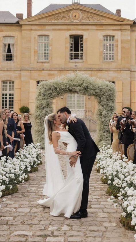 Hannah Godwin, Wedding Hair Half, Bachelor Nation, Wedding Mood Board, Half Up Hair, Wedding Mood, Elegant Wedding Dress, Photography Inspo, Happily Ever After