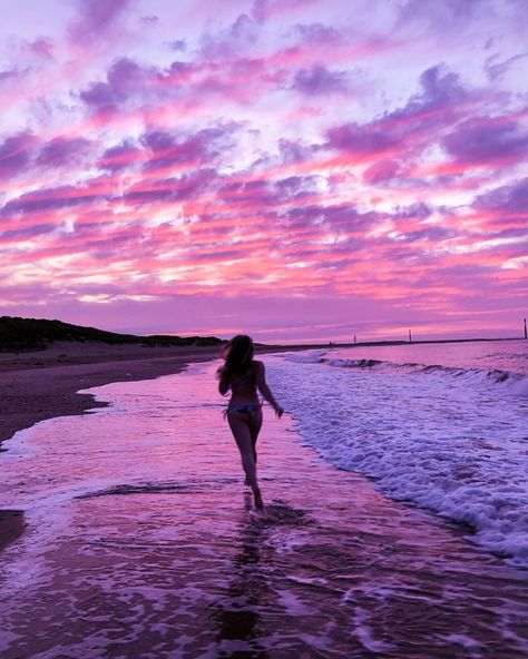 Summer Aesthetic Purple, Outdoor Girl Aesthetic, Nail Suite, Purple Images, Walks On The Beach, Purple Beach, Sunset Girl, Florida Trip, Outdoor Girls