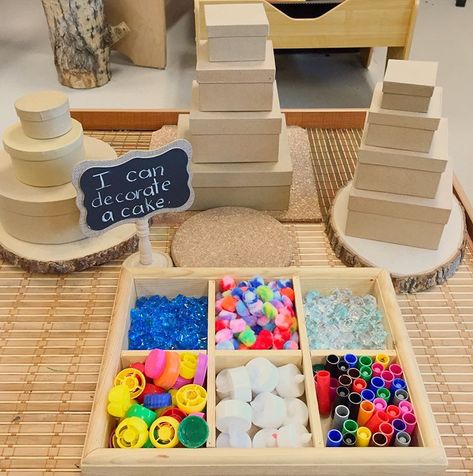 Loose Parts Cake Play 🎂 We cant wait to see how our students use the loose parts to decorate their cakes. We hope that this invitation… Cake Instagram, Reggio Inspired Classrooms, Reggio Classroom, Dramatic Play Preschool, Dramatic Play Area, Playbased Learning, Dramatic Play Centers, Invitation To Play, Daycare Activities