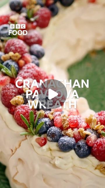 Mary Berry Pavlova Wreath, Cranachan Recipe Mary Berry, Merry Berry Recipes, Mary Berry Pavlova, Cranachan Recipe, Mary Berry Desserts, Mary Berry Recipes, Highland Christmas, Mary Berry Christmas