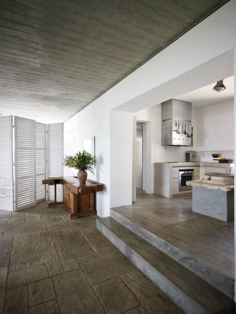 How an Greek architect designed his holiday house in Hydra. Split Level Kitchen, Sunken Living Room, Concrete Kitchen, Casas Coloniales, Open Concept Kitchen, Architect Design, Kitchen Flooring, 인테리어 디자인, Open Space