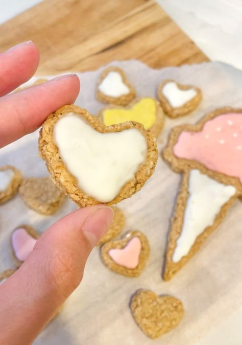 Homemade Dog Treats With Icing Dog Icing Recipe Easy, Icing Recipe For Dog Treats, Frosting For Dog Treats, Icing For Dog Treats That Hardens, Dog Icing Recipe, Dog Treat Icing Recipe That Hardens, Dog Treat Icing, Icing Dog Treats, Dog Treat Icing Recipe