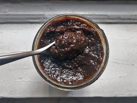 Lekvar can be made from a range of dried fruits, but the thick, intensely flavored version made with prune is the most iconic. Prune Paste Recipe, Prune Jam Recipe, Recipes With Prunes, Prune Butter Recipe, Lekvar Recipe, Prunes Recipes, Prune Jam, Stewed Prunes, Plum Butter