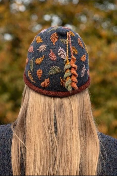 Embroidery On Knitting, Felting Embroidery, Alice Starmore, Knitted Bonnet, Beanie Knitting Patterns Free, Knitting Embroidery, Felted Hat, Ravelry Knitting, Hat Knitting Pattern