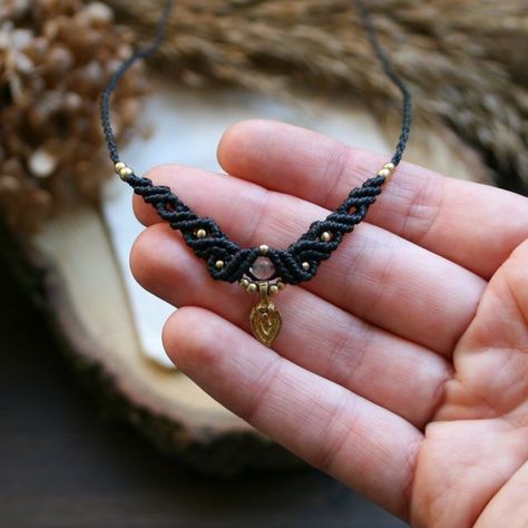 Diy Macrame Necklace Tutorial, Macrame Necklace Tutorial, Micromacrame Necklace, Diy Macrame Necklace, Macrame Collar, Collar Macrame, Macrame Jewelry Tutorial, Macrame Colar, Pebble Jewelry